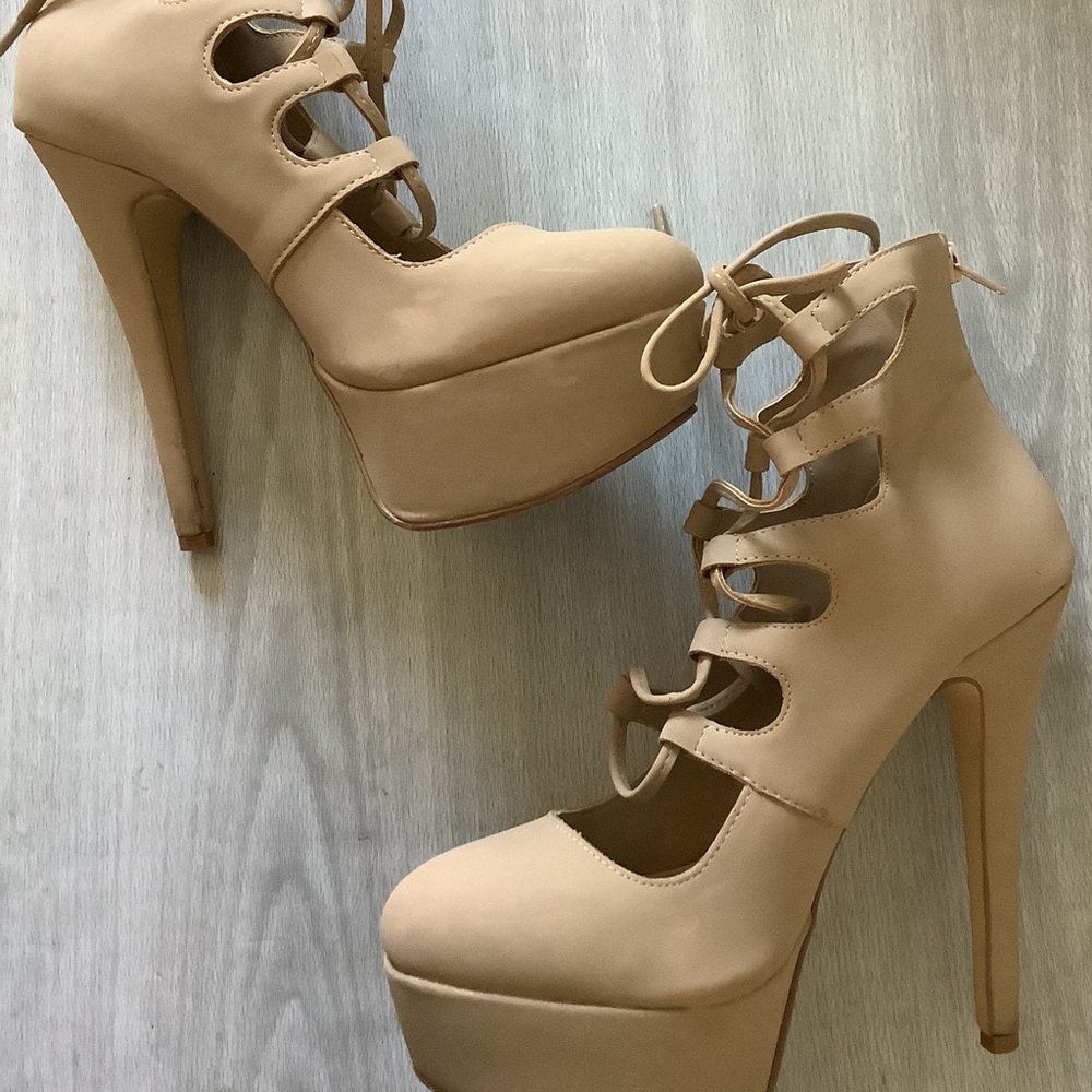 Nude Heels - Picture 2 of 3